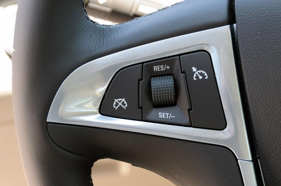 Buick Regal 2011 года  (фото 32 из 77)